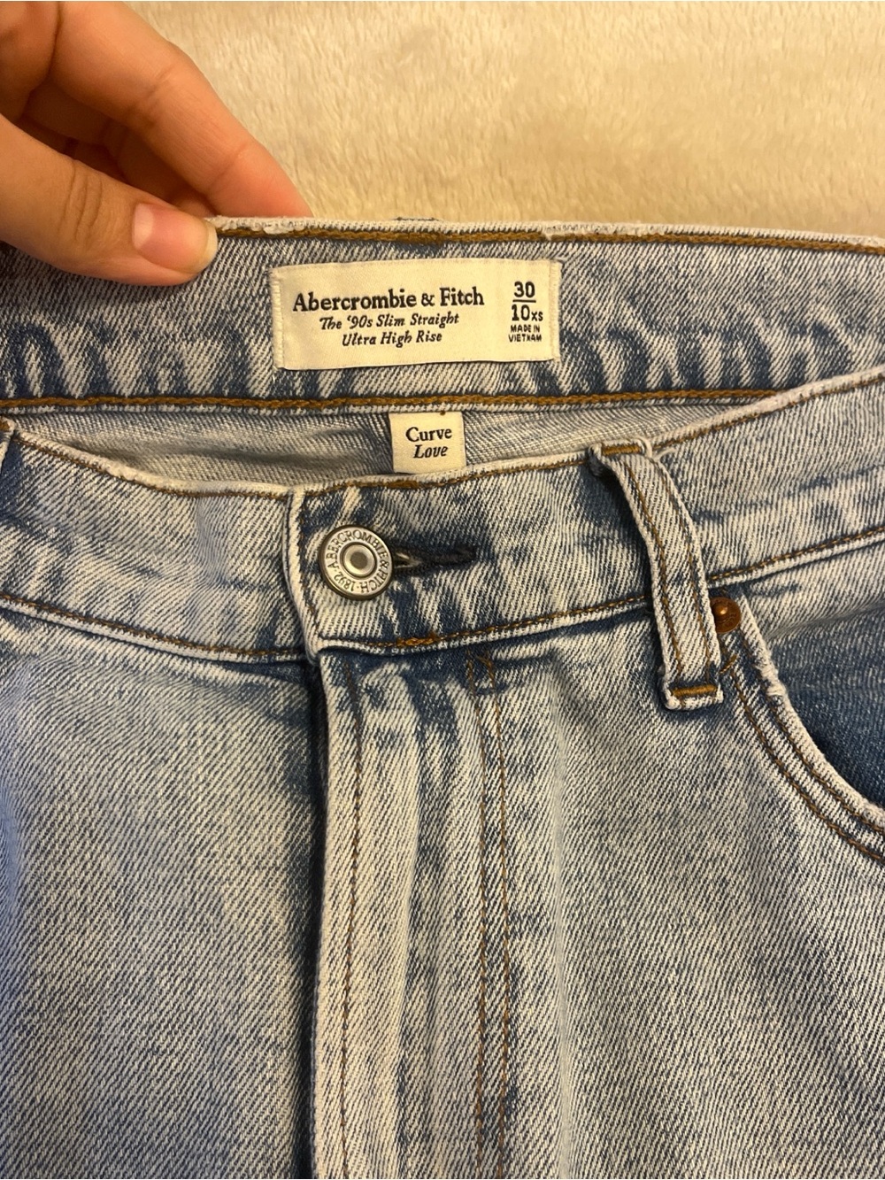 Abercrombie & Fitch Women's Light Wash Curve Love Jeans - 90s Slim Straight